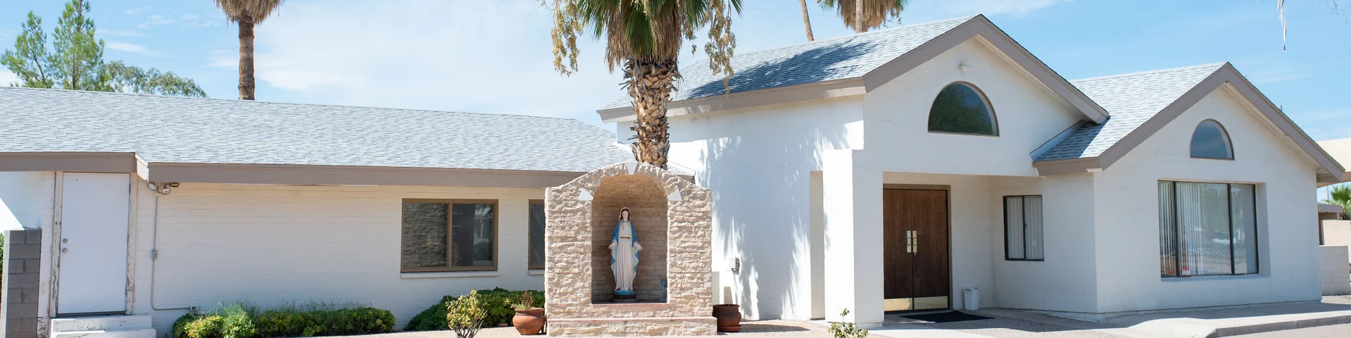 Mar Abraham Chaldean Catholic Church sanctuary